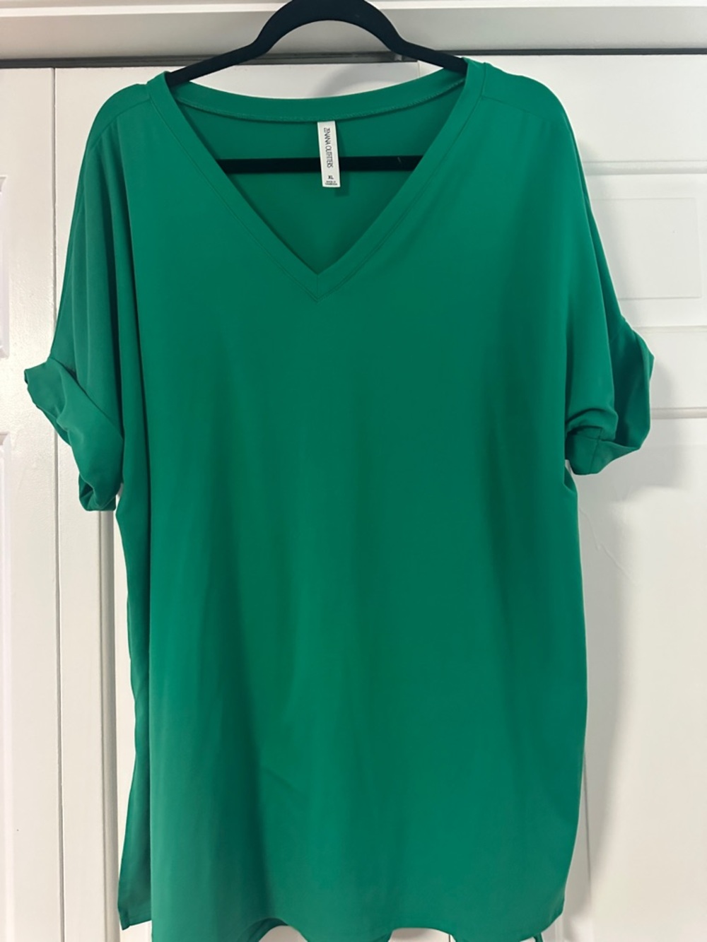 Zenana Outfitters Emerald Green V-Neck Short Sleeve Top